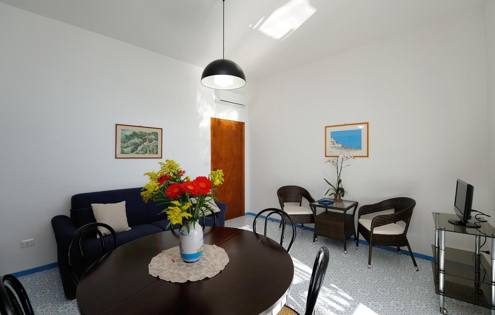 Amalfi Blue Flowers B Luaran gambar