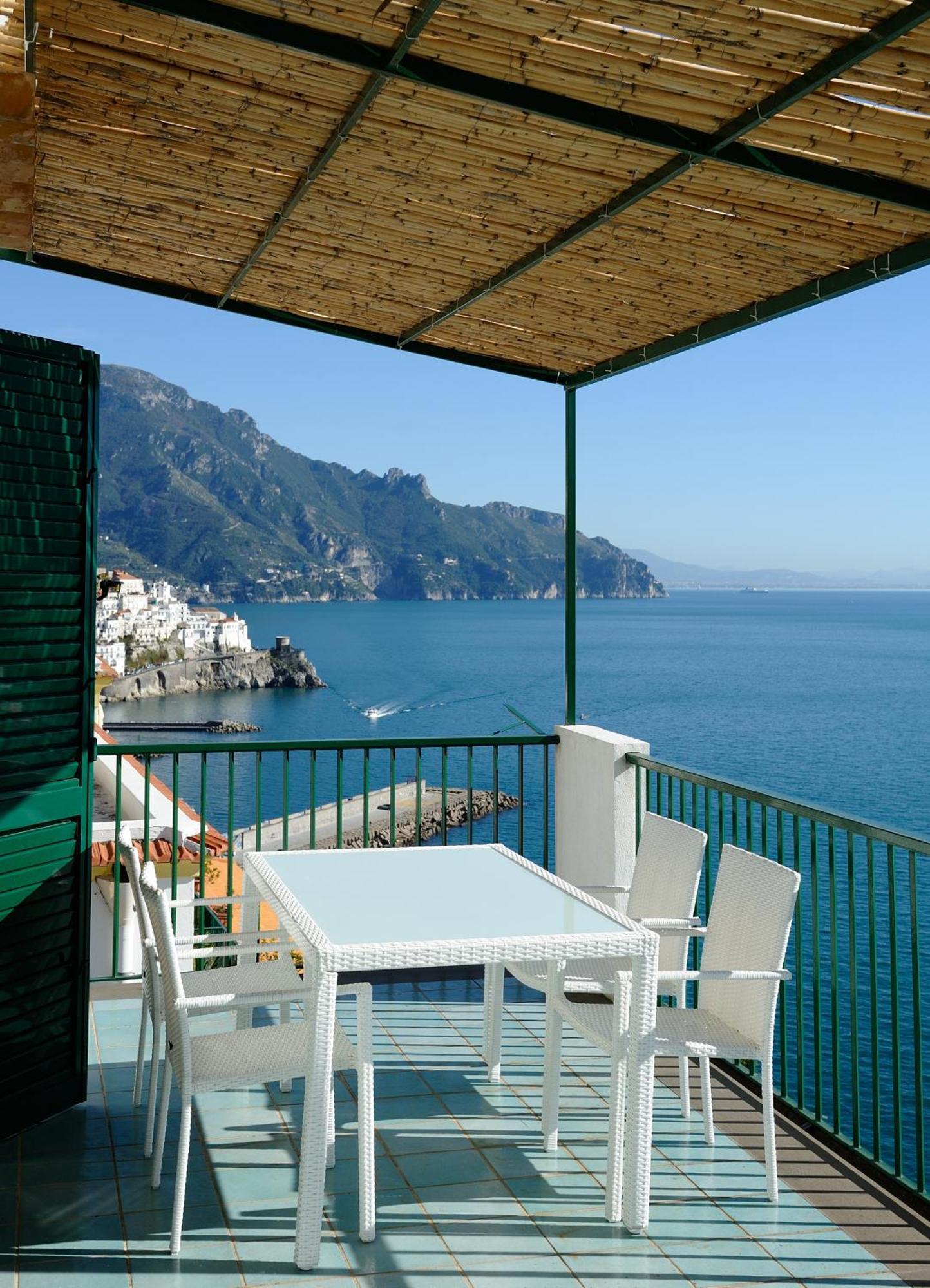 Amalfi Blue Flowers B Luaran gambar